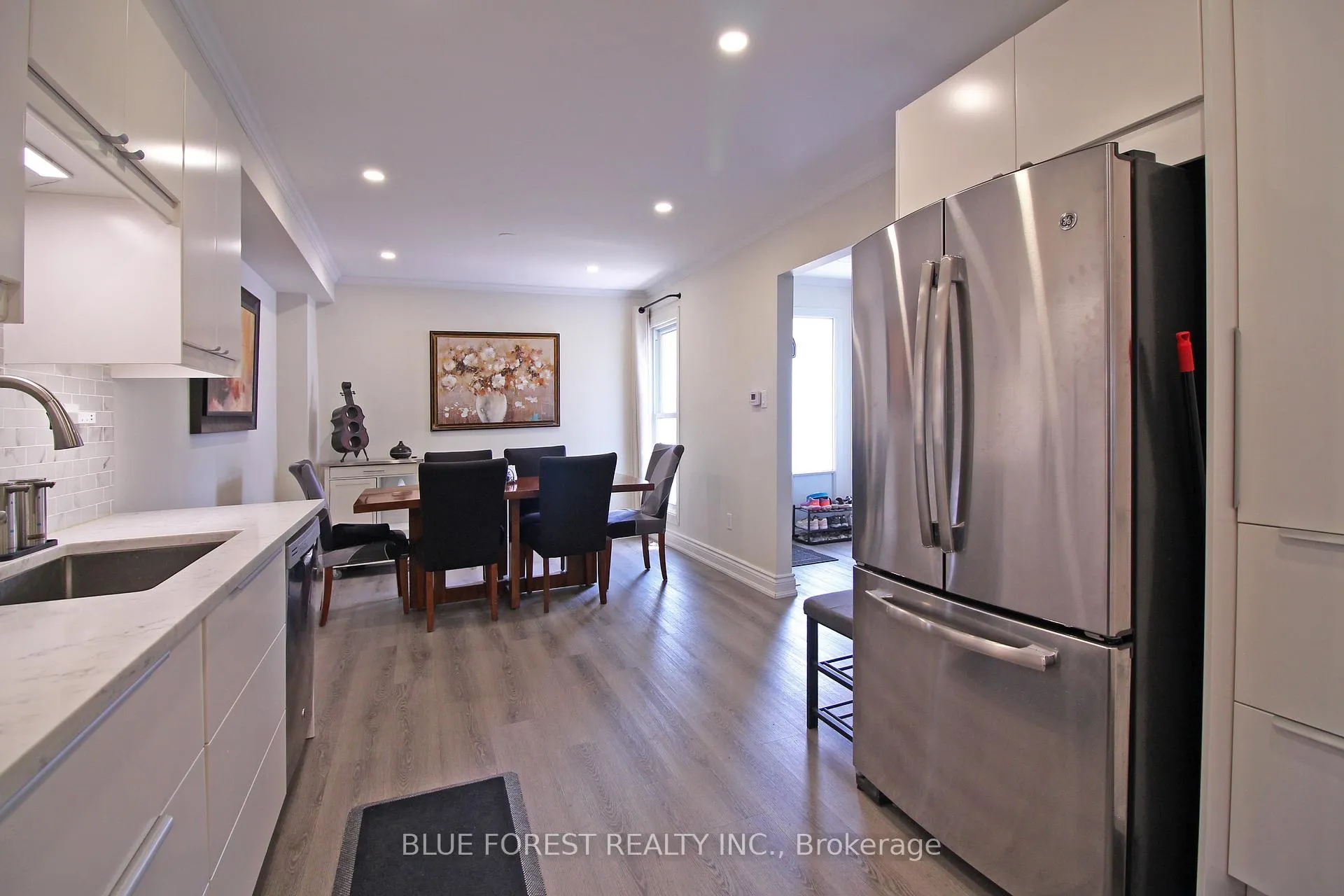 Photo 11 of Unit 8, 590 Millbank Drive, London, South Y — HOMEH
