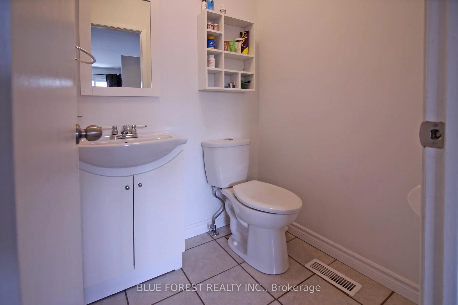 Photo 17 of Unit 8, 590 Millbank Drive, London, South Y — HOMEH