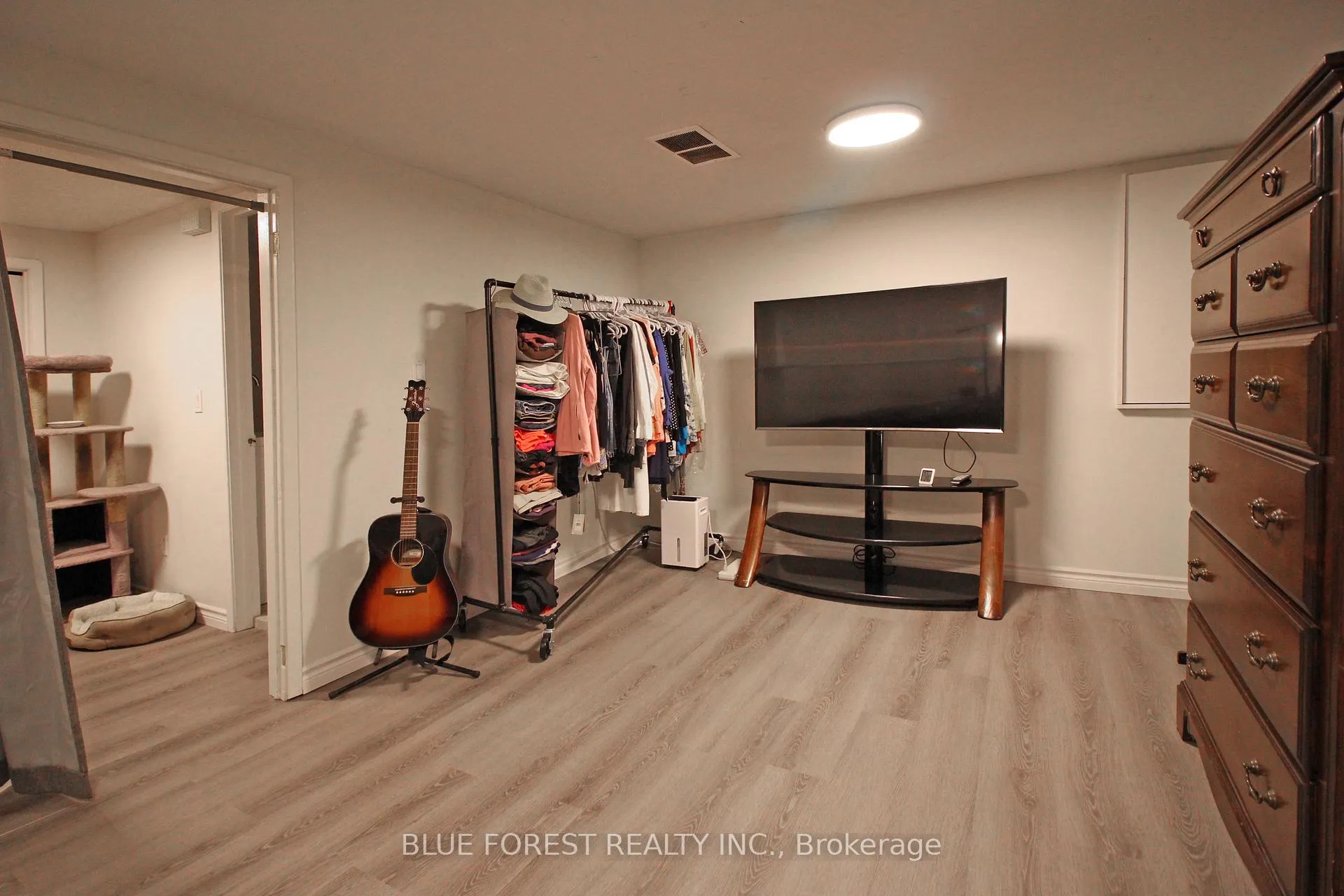 Photo 23 of Unit 8, 590 Millbank Drive, London, South Y — HOMEH