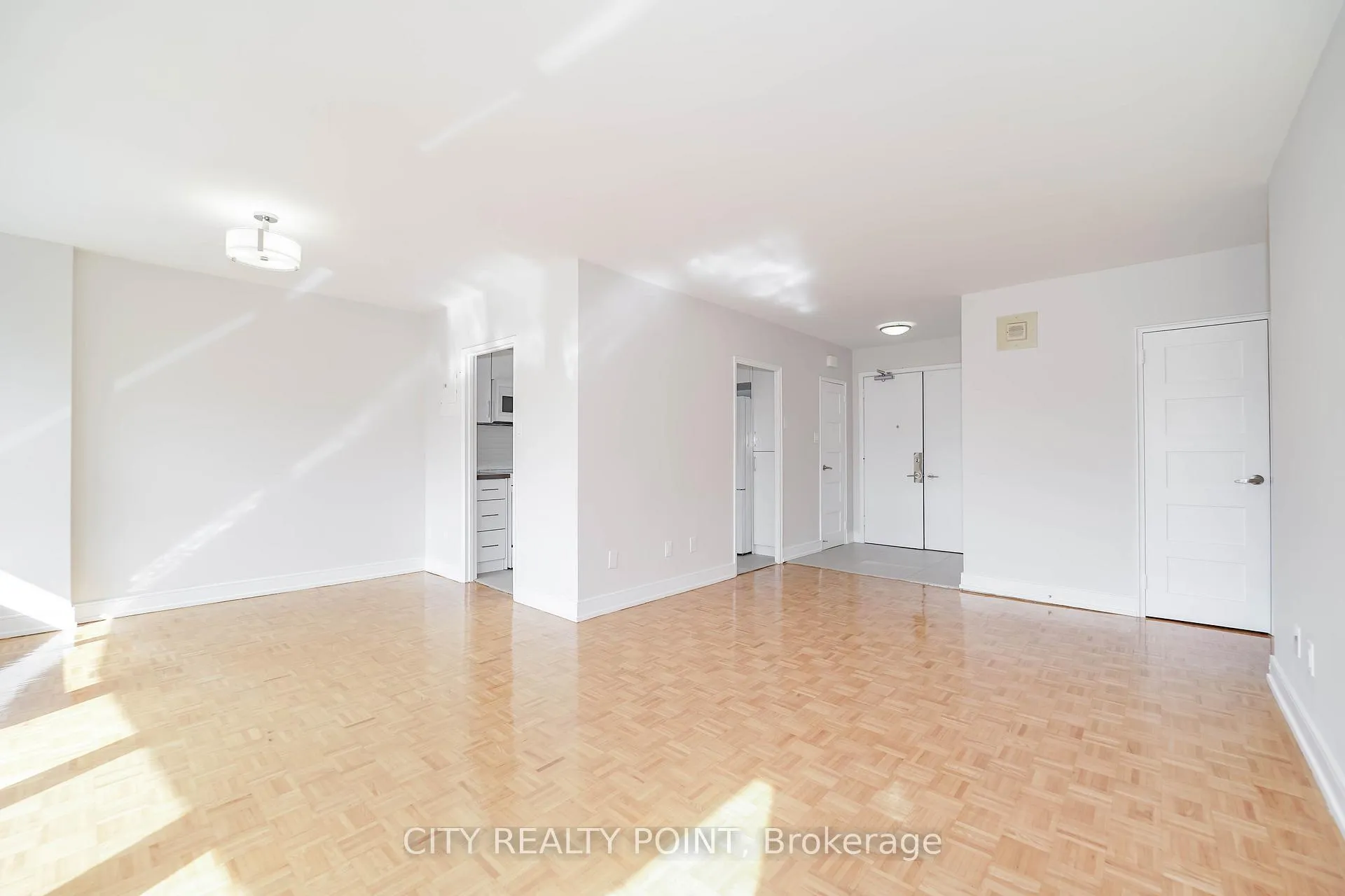 Photo 4 of Unit 703, 10 Shallmar Boulevard, Toronto, Forest Hill North — HOMEH