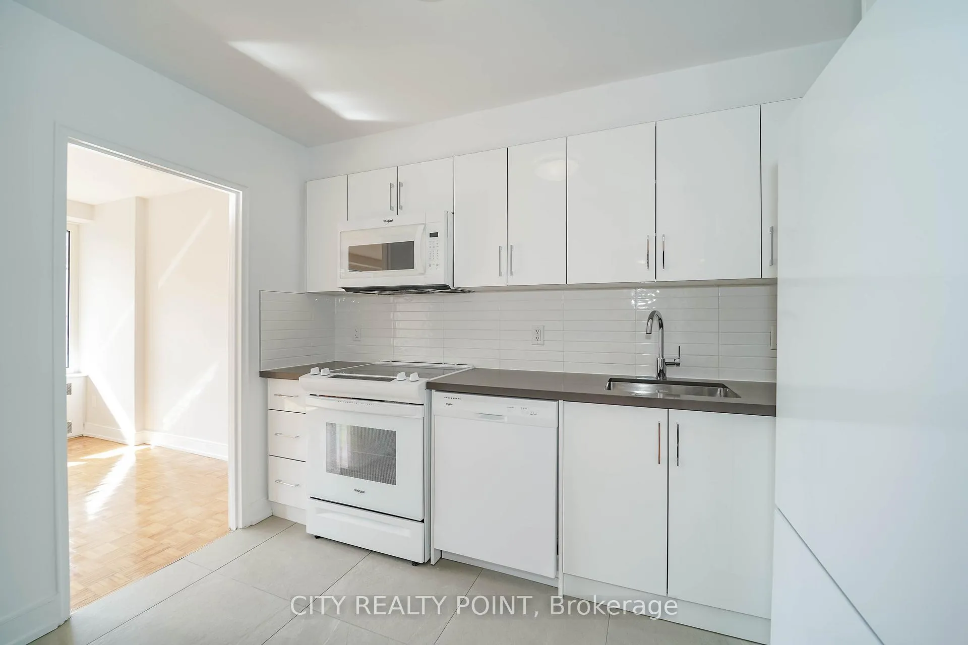 Photo 8 of Unit 703, 10 Shallmar Boulevard, Toronto, Forest Hill North — HOMEH