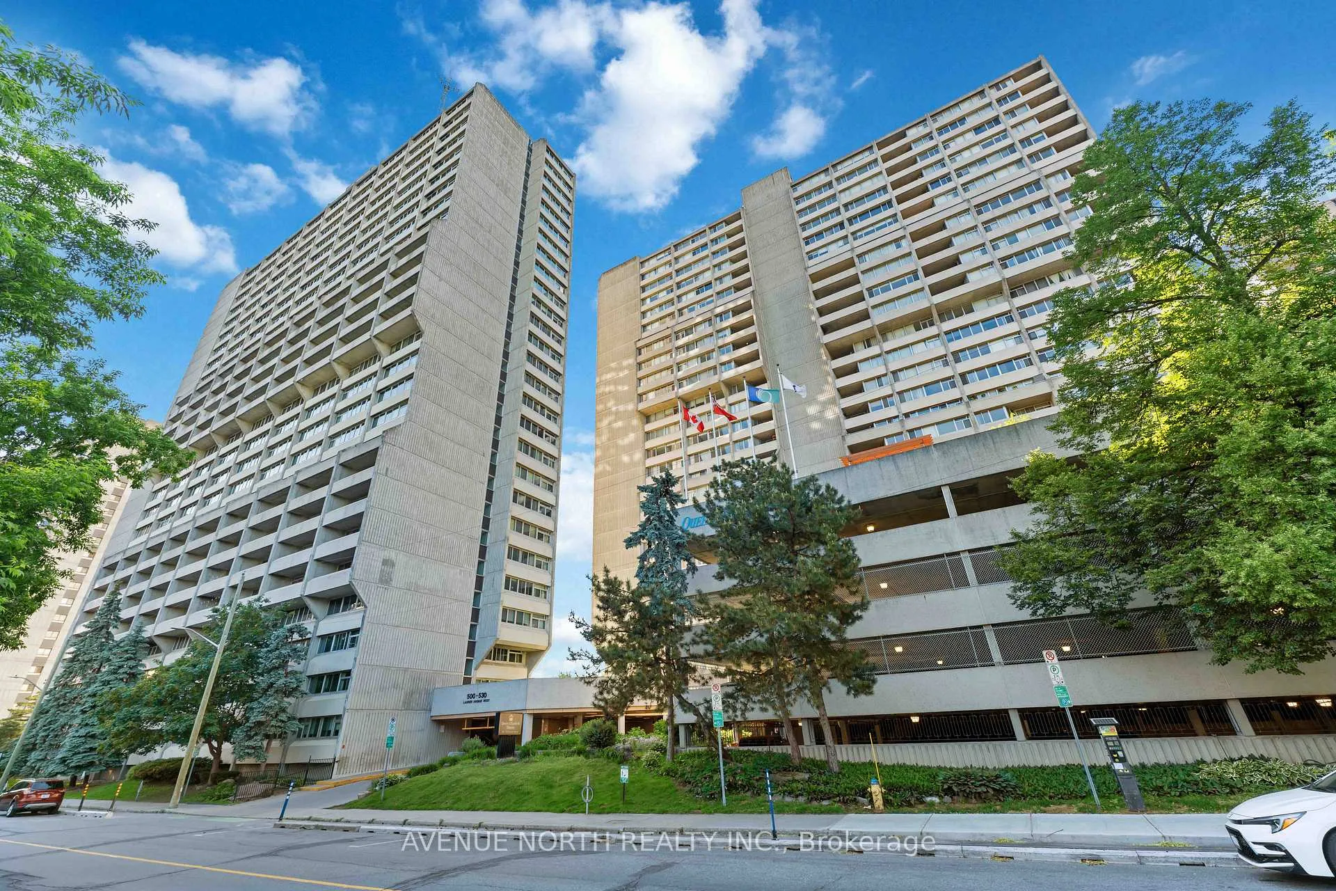 Front of Unit 908, 500 Laurier Avenue W