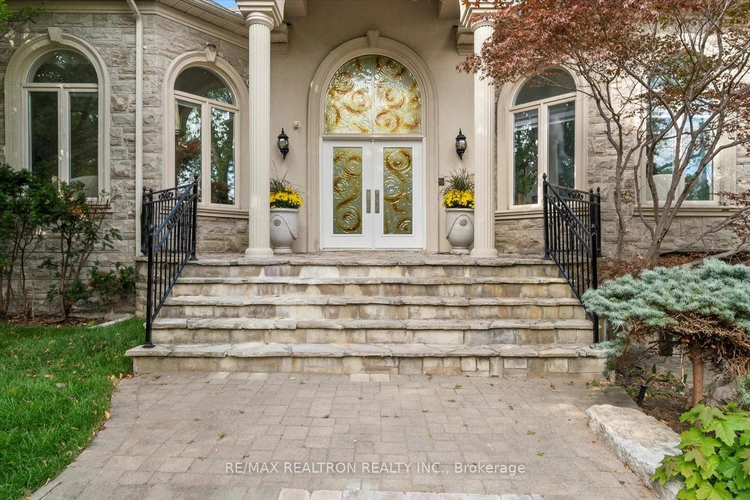 Photo 2 of 48 Arnold Avenue, Vaughan, Crestwood-Springfarm-Yorkhill — HOMEH