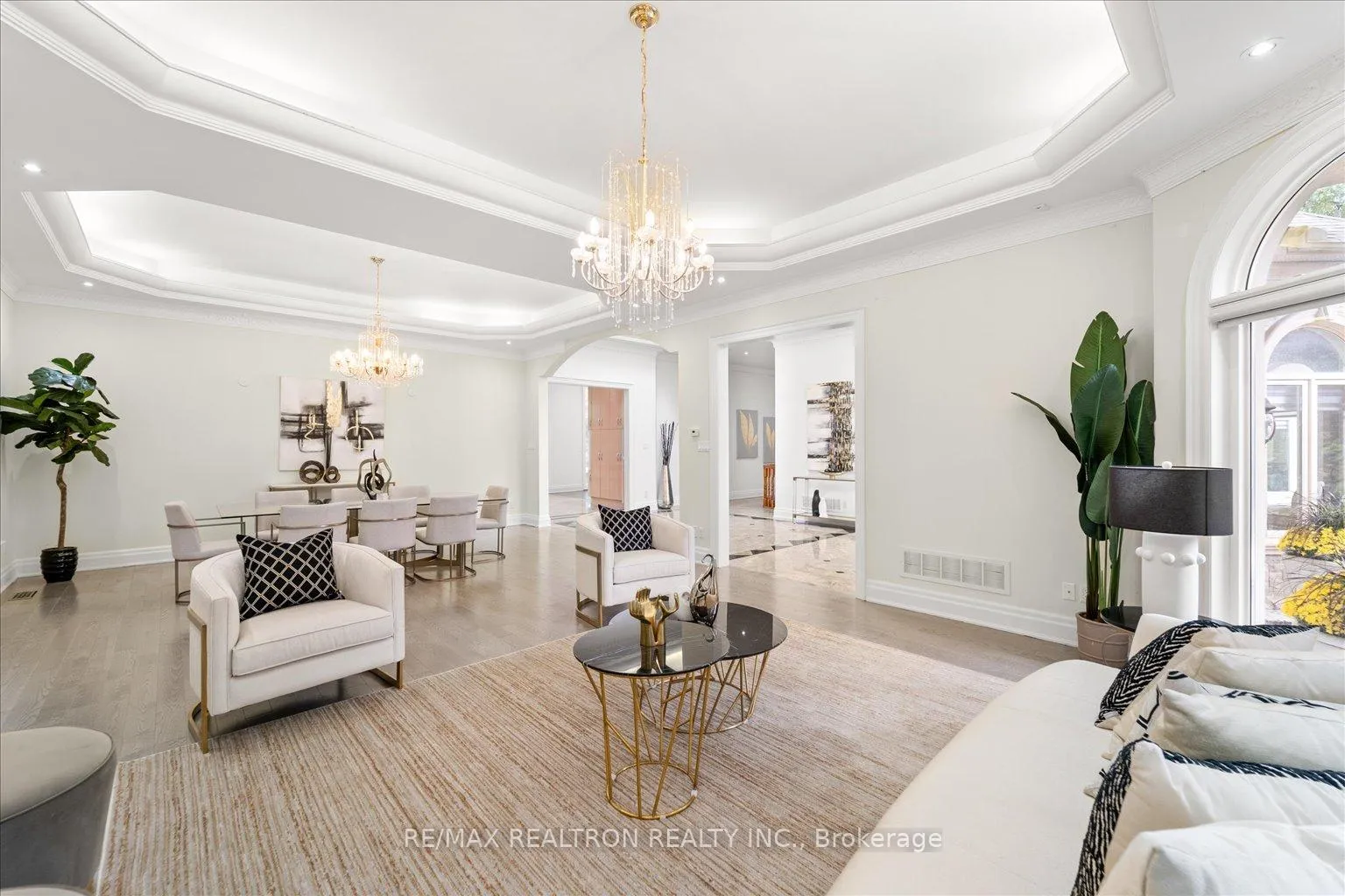 Photo 12 of 48 Arnold Avenue, Vaughan, Crestwood-Springfarm-Yorkhill — HOMEH