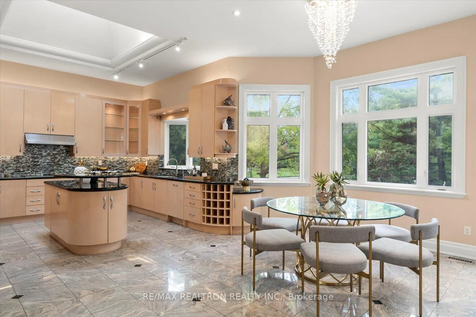 Photo 15 of 48 Arnold Avenue, Vaughan, Crestwood-Springfarm-Yorkhill — HOMEH
