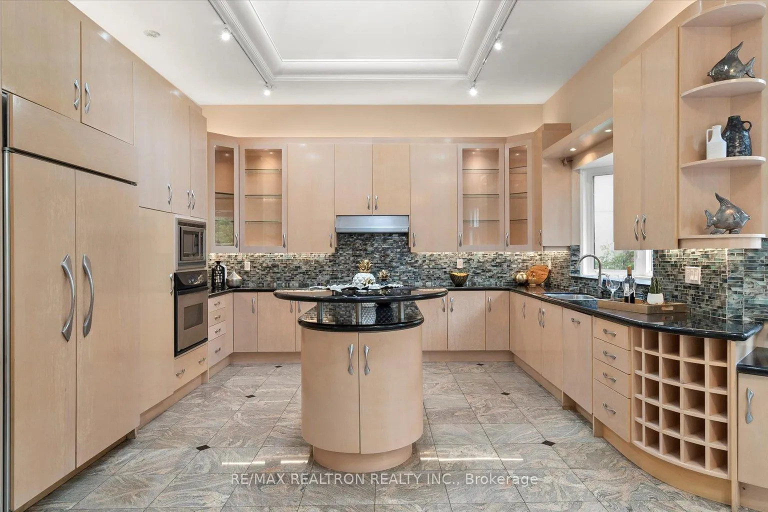 Photo 16 of 48 Arnold Avenue, Vaughan, Crestwood-Springfarm-Yorkhill — HOMEH