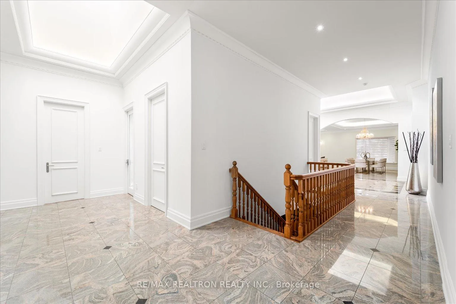 Photo 28 of 48 Arnold Avenue, Vaughan, Crestwood-Springfarm-Yorkhill — HOMEH