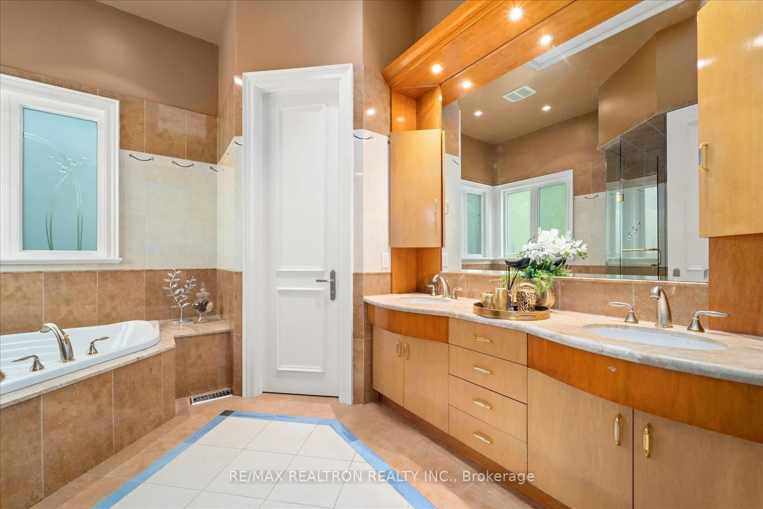 Photo 31 of 48 Arnold Avenue, Vaughan, Crestwood-Springfarm-Yorkhill — HOMEH