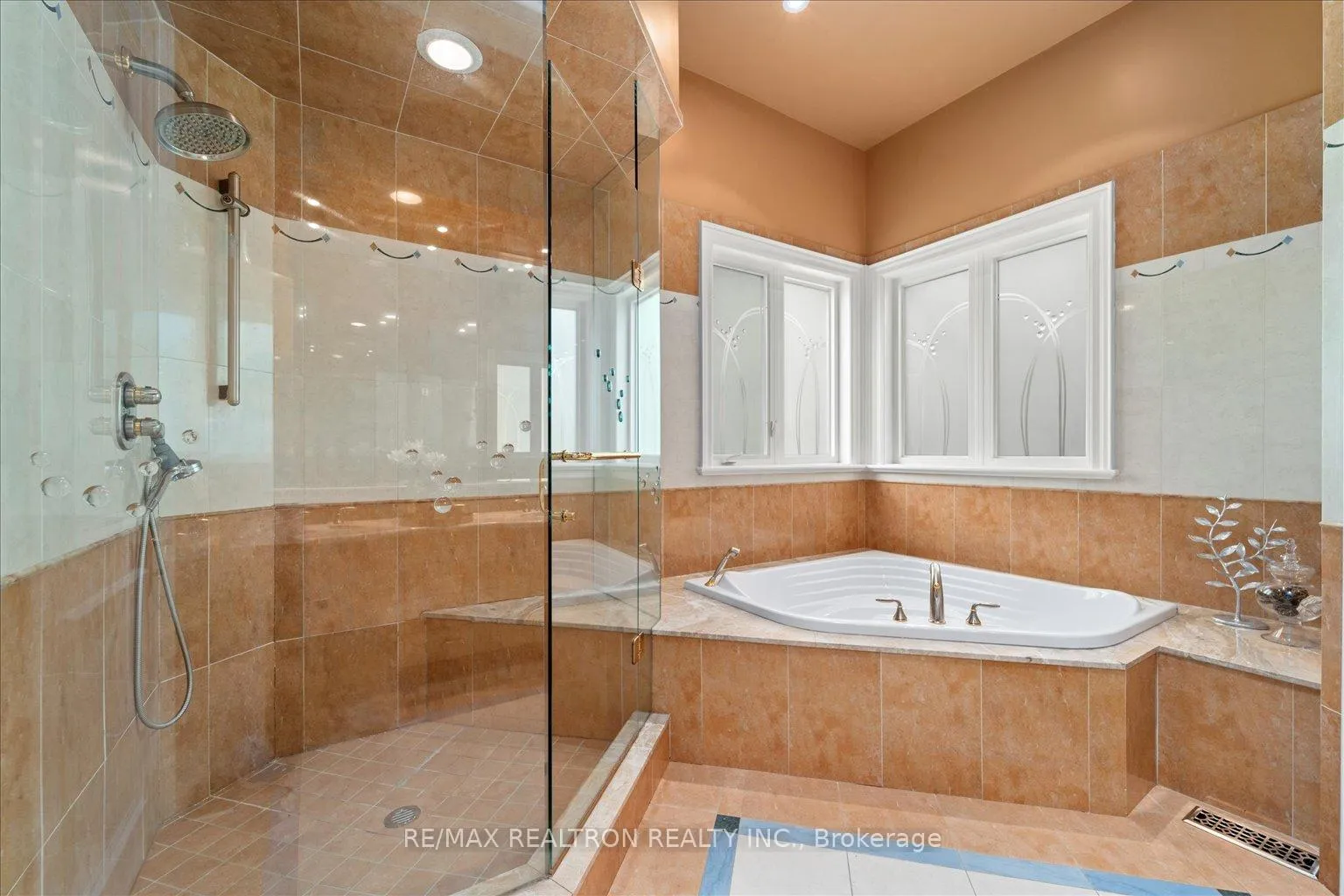 Photo 32 of 48 Arnold Avenue, Vaughan, Crestwood-Springfarm-Yorkhill — HOMEH