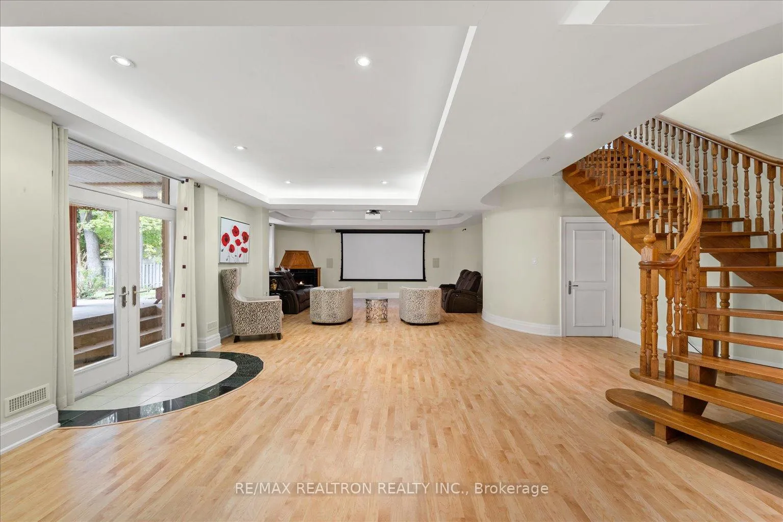 Photo 41 of 48 Arnold Avenue, Vaughan, Crestwood-Springfarm-Yorkhill — HOMEH