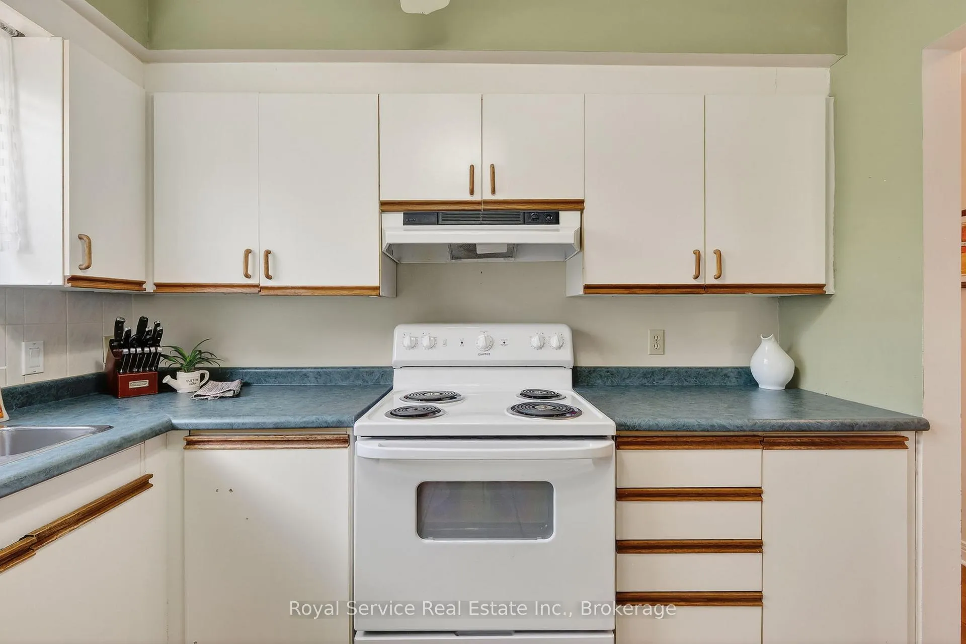 Photo 11 of 116 James Street E, Cobourg — HOMEH
