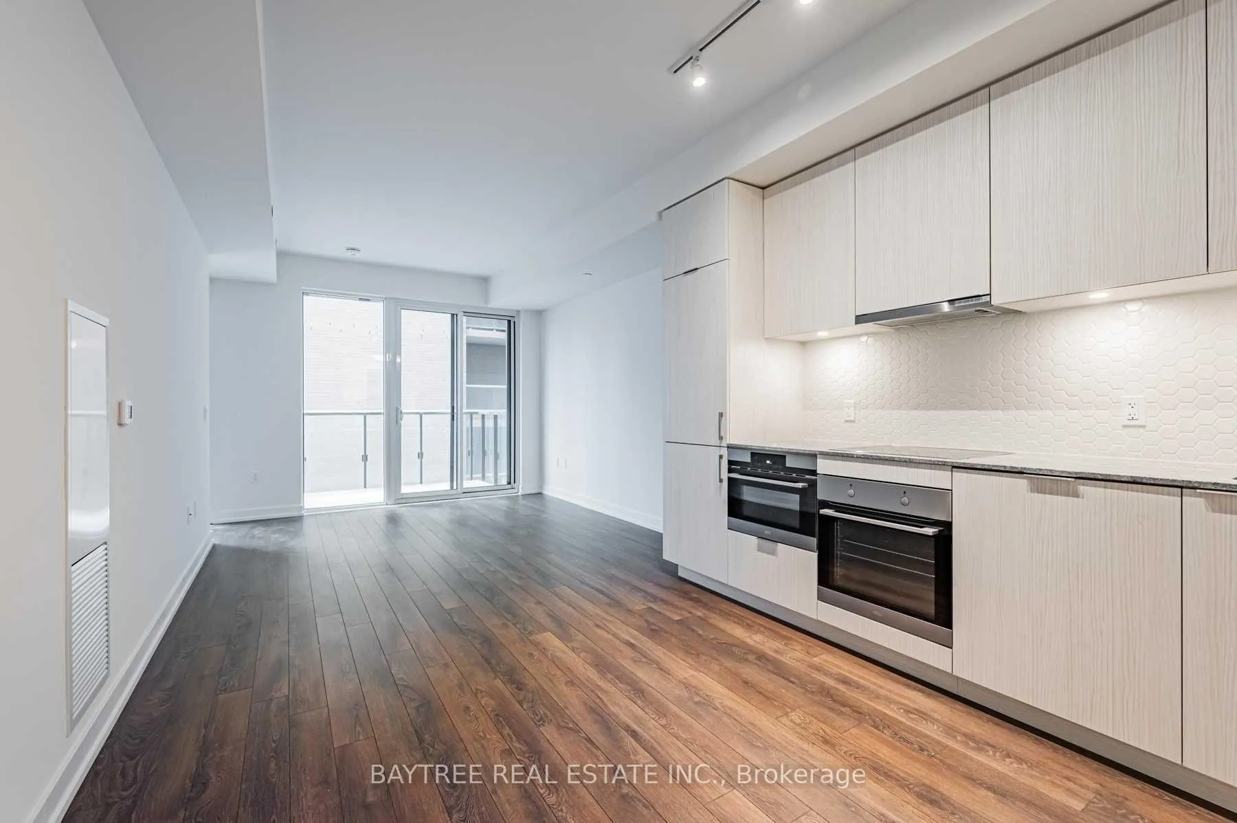 Photo 2 of Unit 606, 158 Front Street E, Toronto, Moss Park — HOMEH