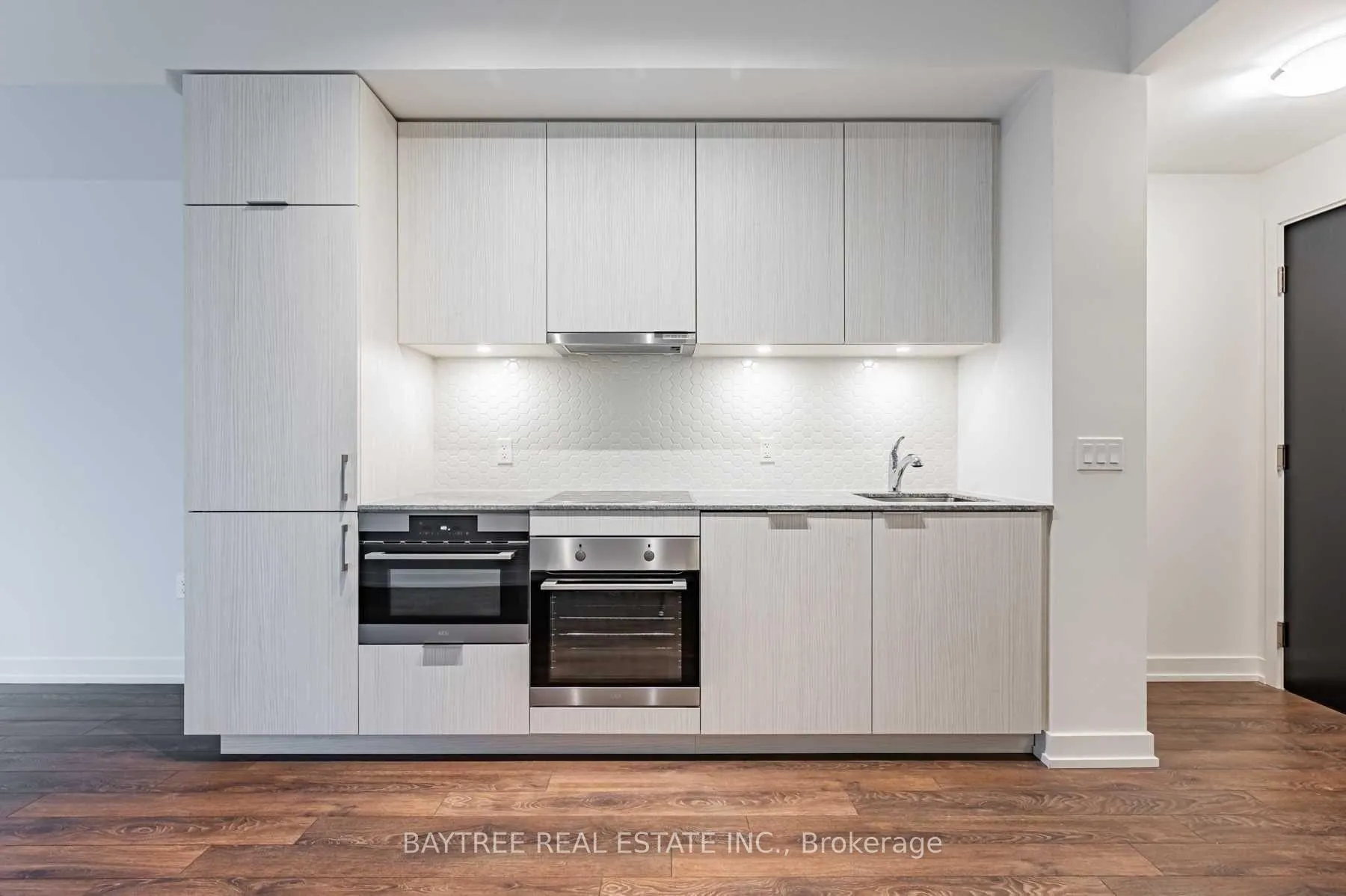 Photo 3 of Unit 606, 158 Front Street E, Toronto, Moss Park — HOMEH