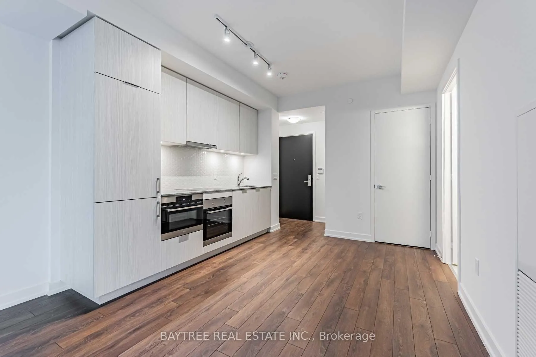 Photo 4 of Unit 606, 158 Front Street E, Toronto, Moss Park — HOMEH