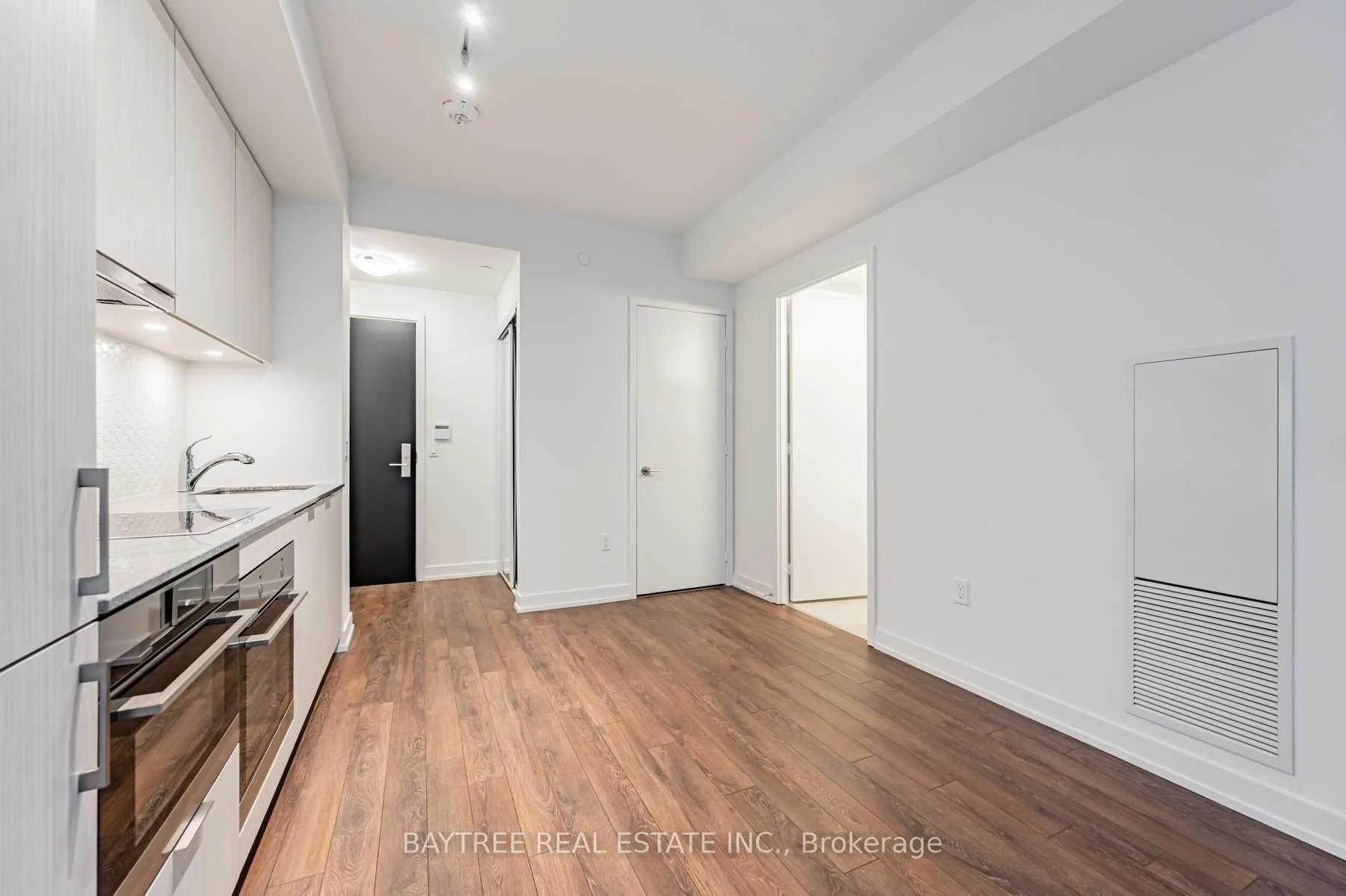 Photo 5 of Unit 606, 158 Front Street E, Toronto, Moss Park — HOMEH