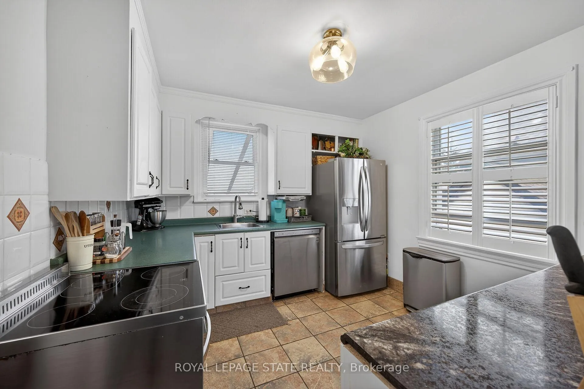 Photo 11 of 22 Marion Place, Hamilton, Stoney Creek — HOMEH
