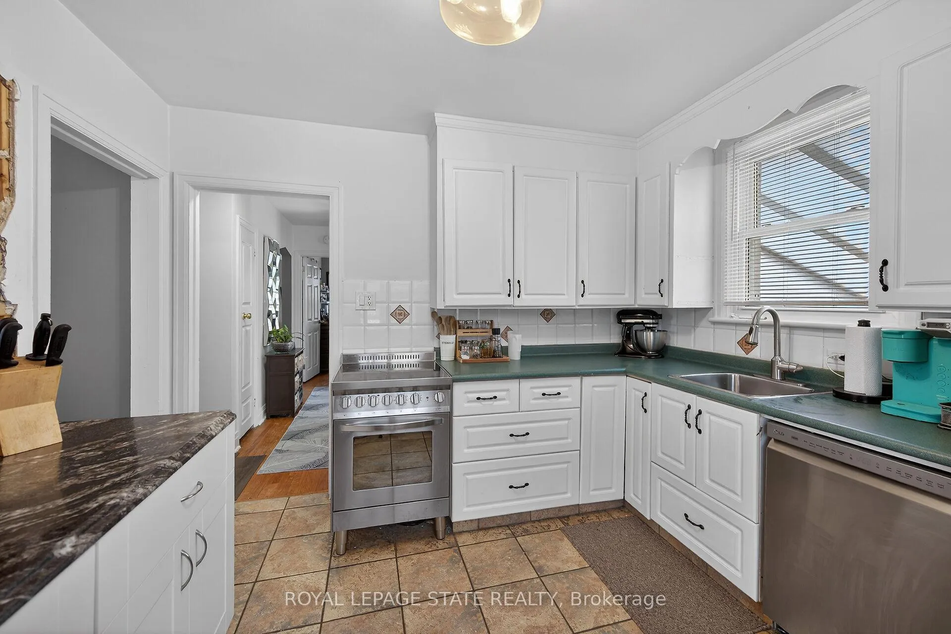 Photo 12 of 22 Marion Place, Hamilton, Stoney Creek — HOMEH