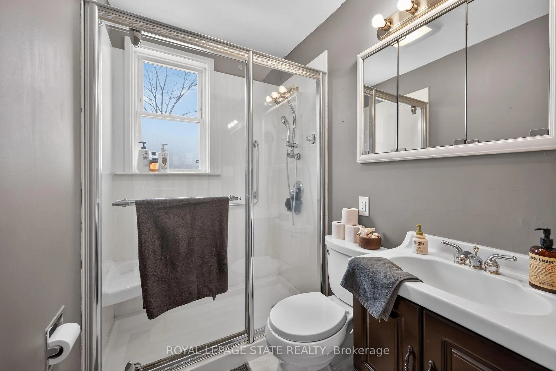 Photo 16 of 22 Marion Place, Hamilton, Stoney Creek — HOMEH