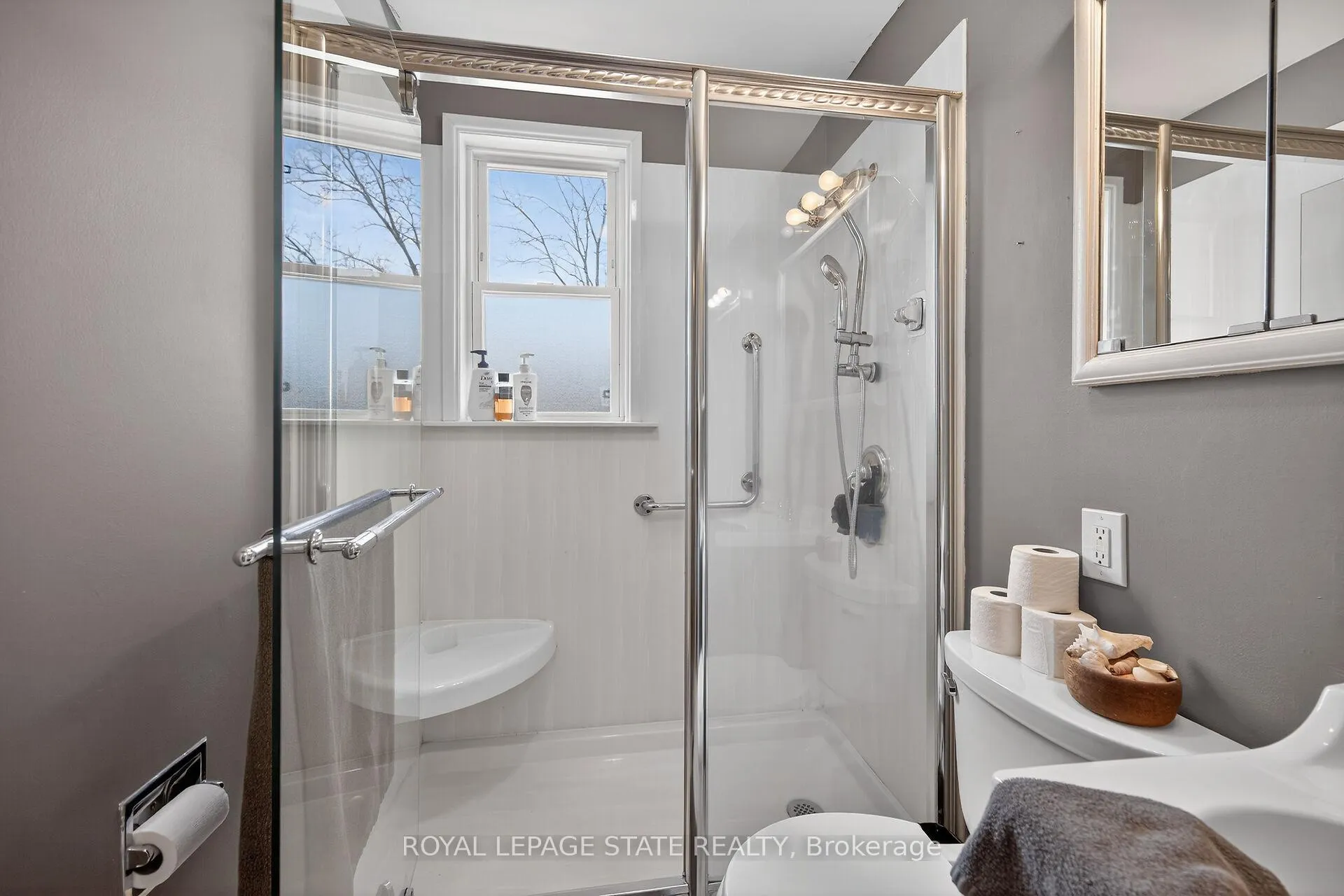 Photo 17 of 22 Marion Place, Hamilton, Stoney Creek — HOMEH