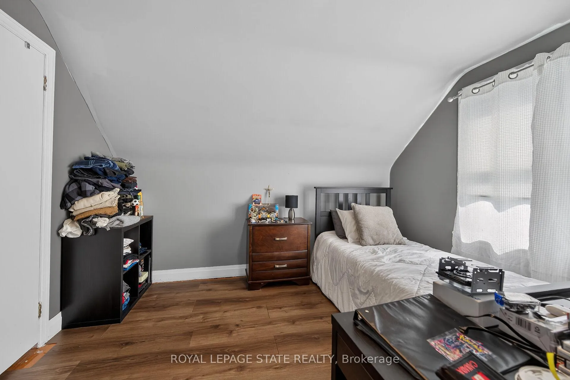 Photo 23 of 22 Marion Place, Hamilton, Stoney Creek — HOMEH