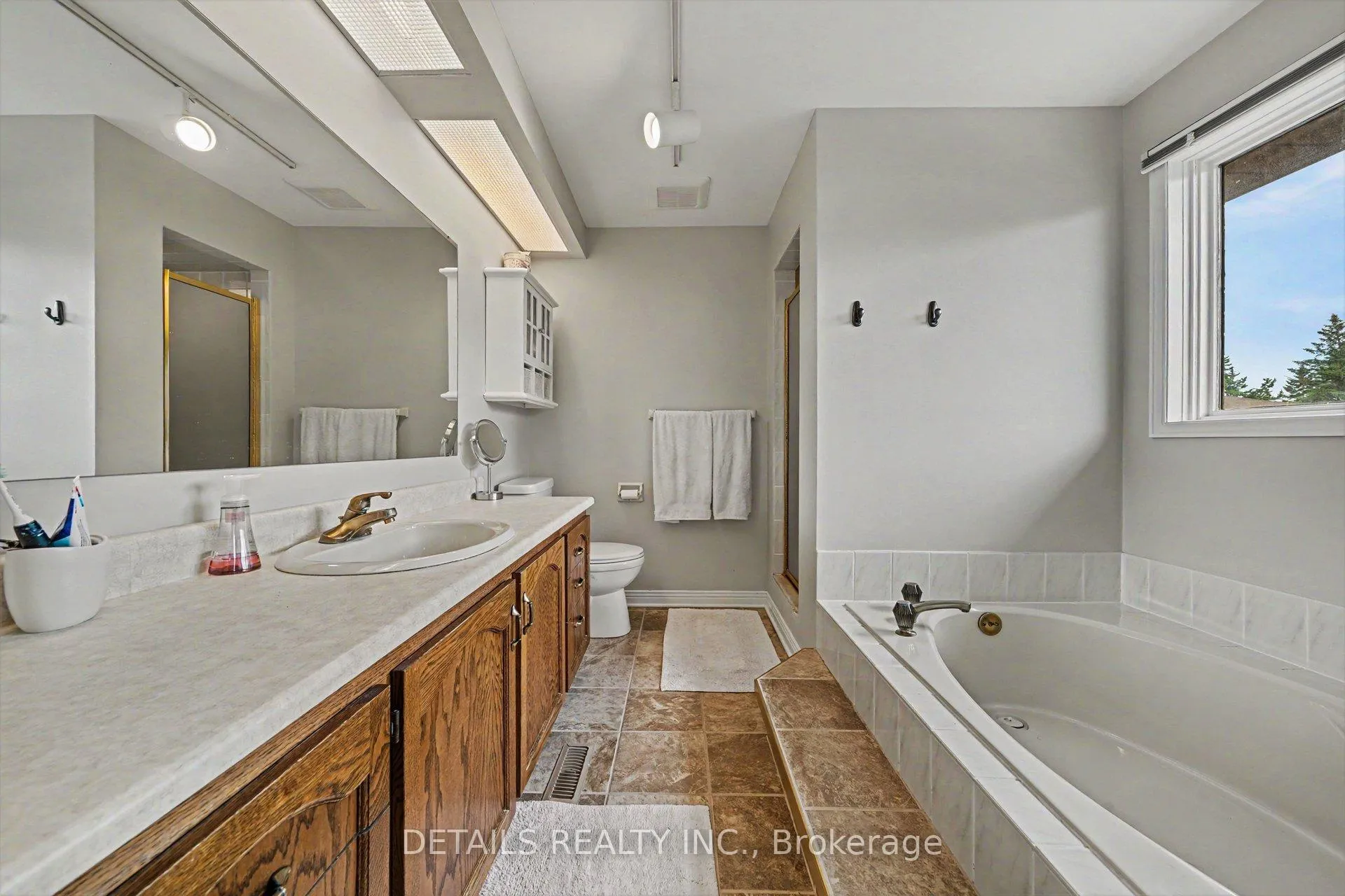 Photo 22 of 152 Foxfield Drive, Ottawa, Barrhaven - Knollsbrook — HOMEH