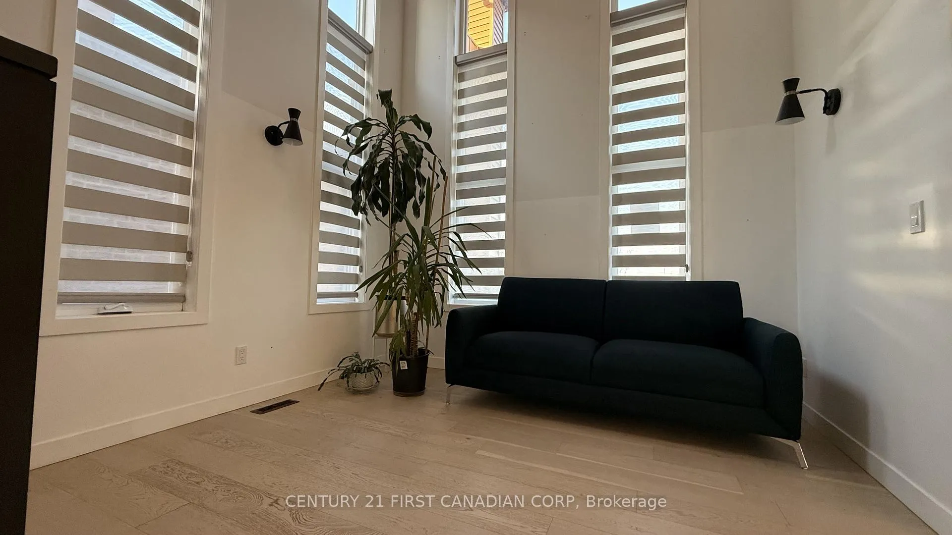 Photo 3 of 3395 Regiment Road, London, South V — HOMEH