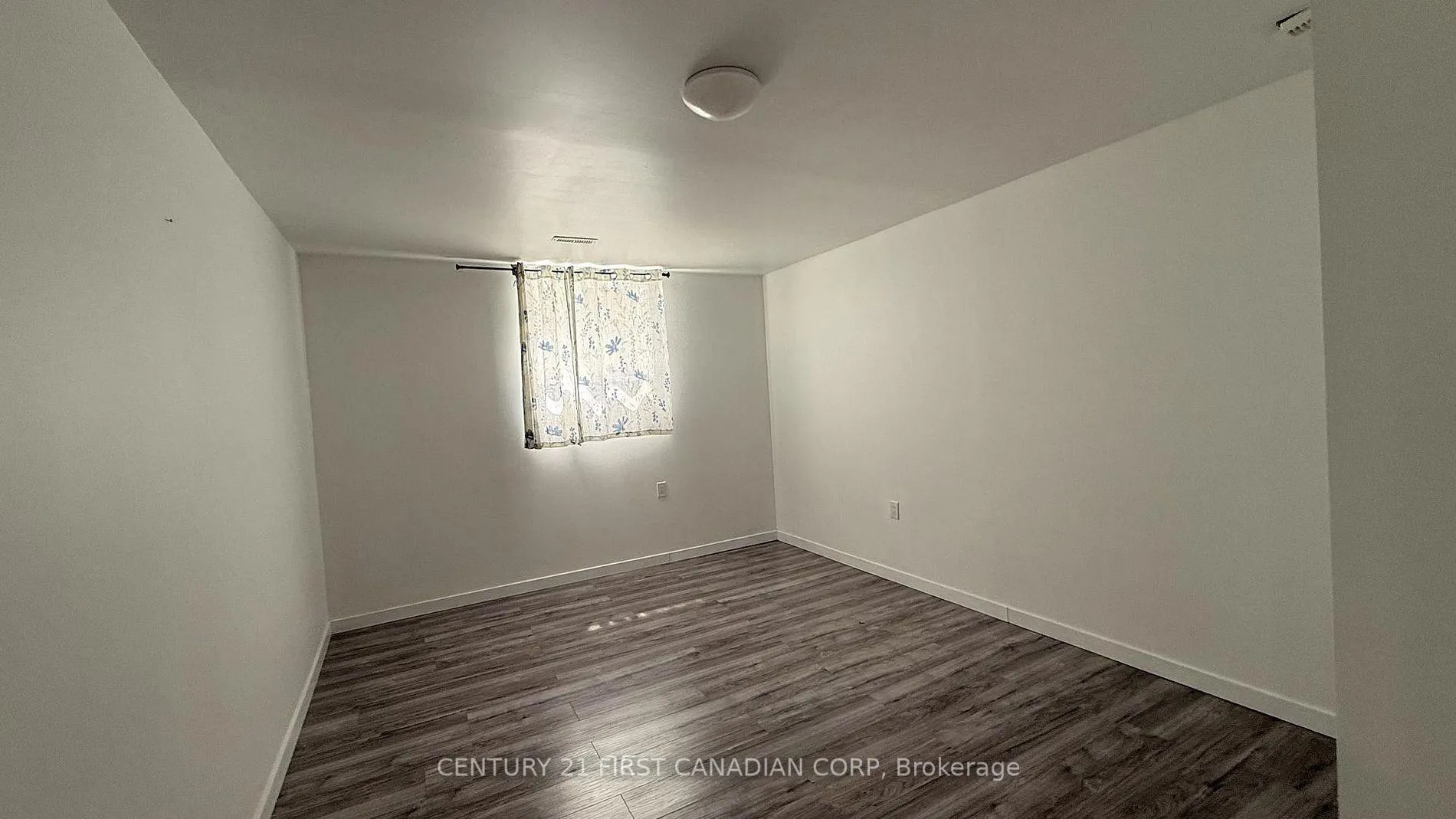 Photo 10 of 3395 Regiment Road, London, South V — HOMEH