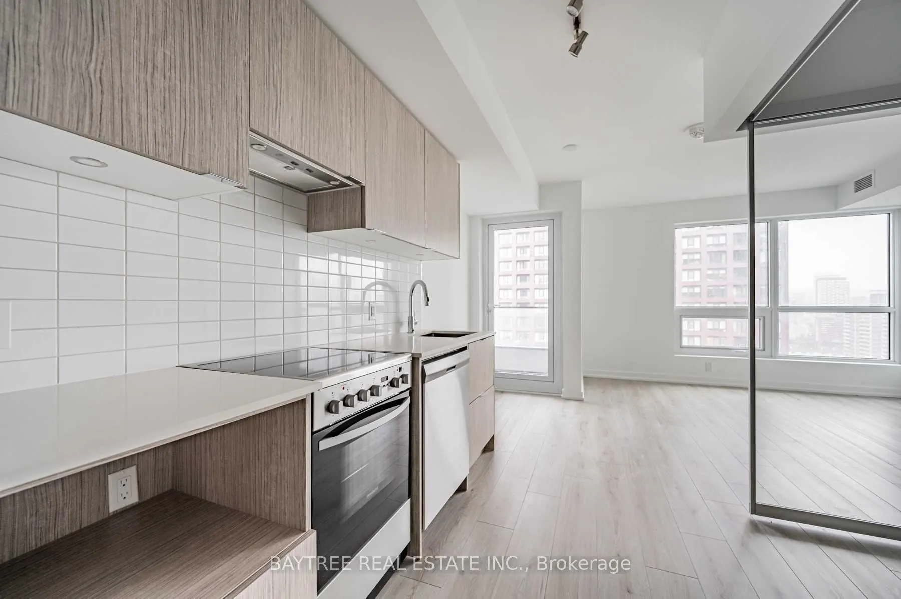 Front of Unit 1412, 395 Bloor Street E