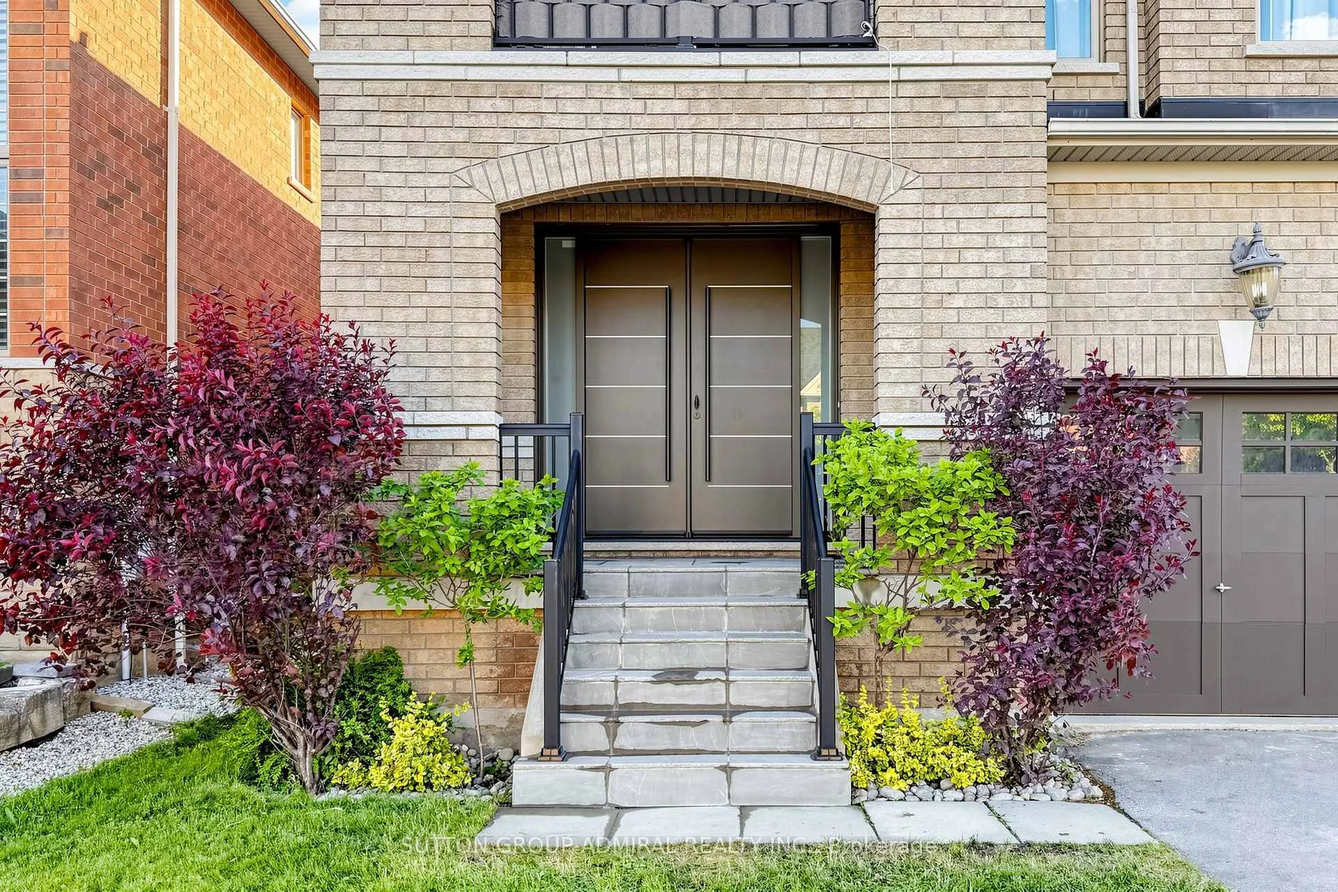 Photo 2 of 16 Cherry Bush Road, Vaughan, Patterson — HOMEH