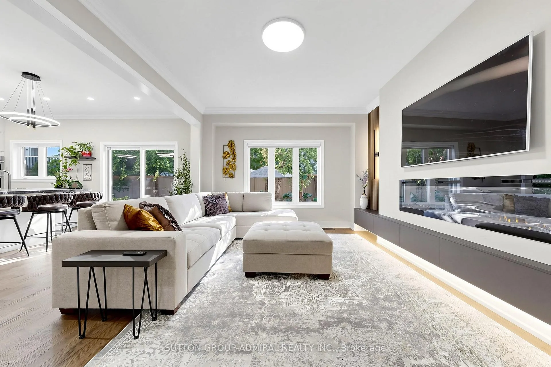 Photo 8 of 16 Cherry Bush Road, Vaughan, Patterson — HOMEH