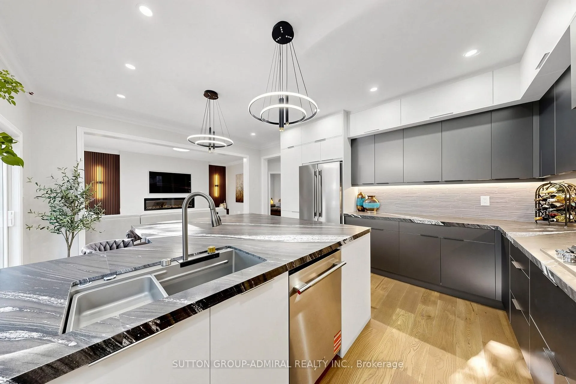 Photo 11 of 16 Cherry Bush Road, Vaughan, Patterson — HOMEH