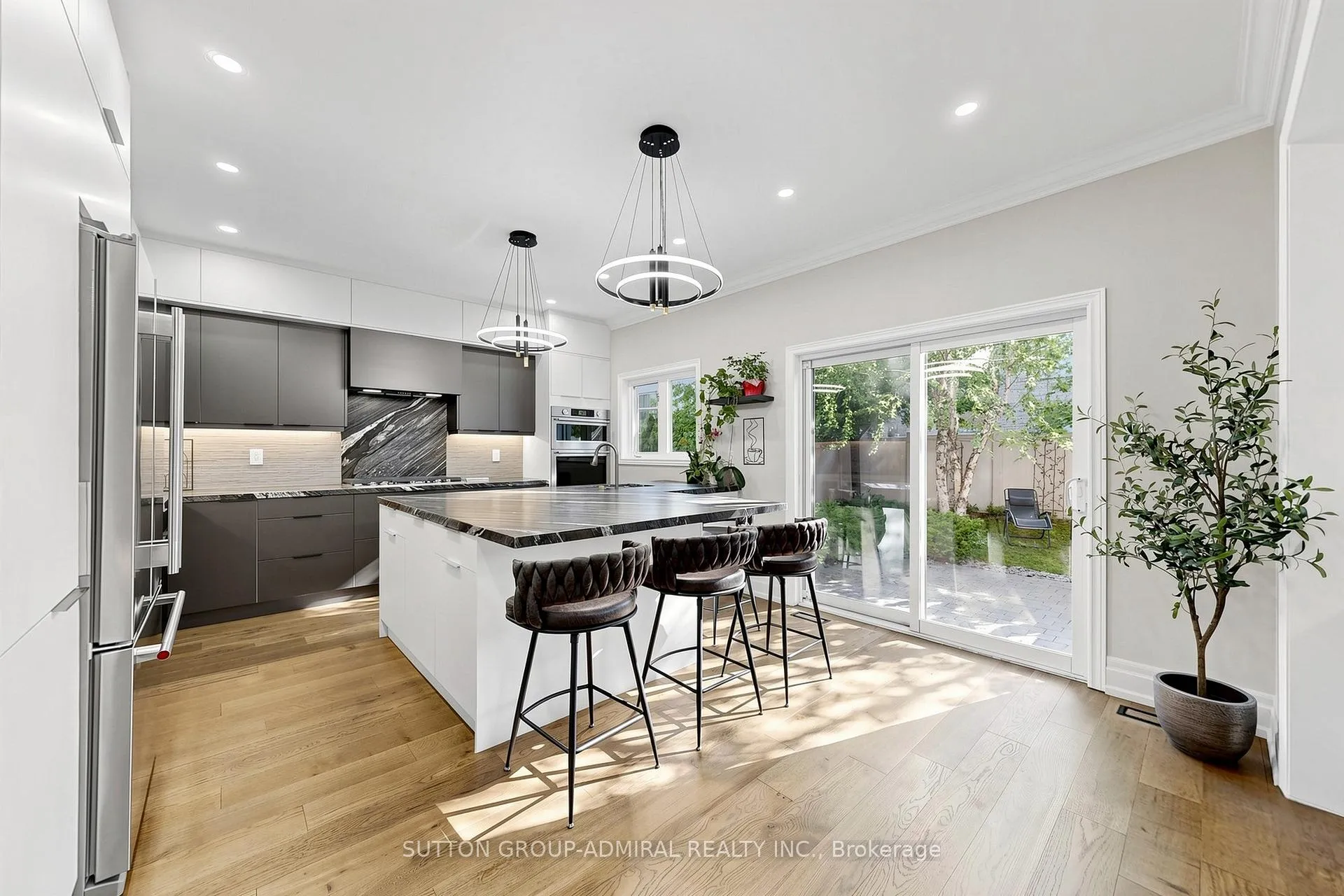 Photo 12 of 16 Cherry Bush Road, Vaughan, Patterson — HOMEH