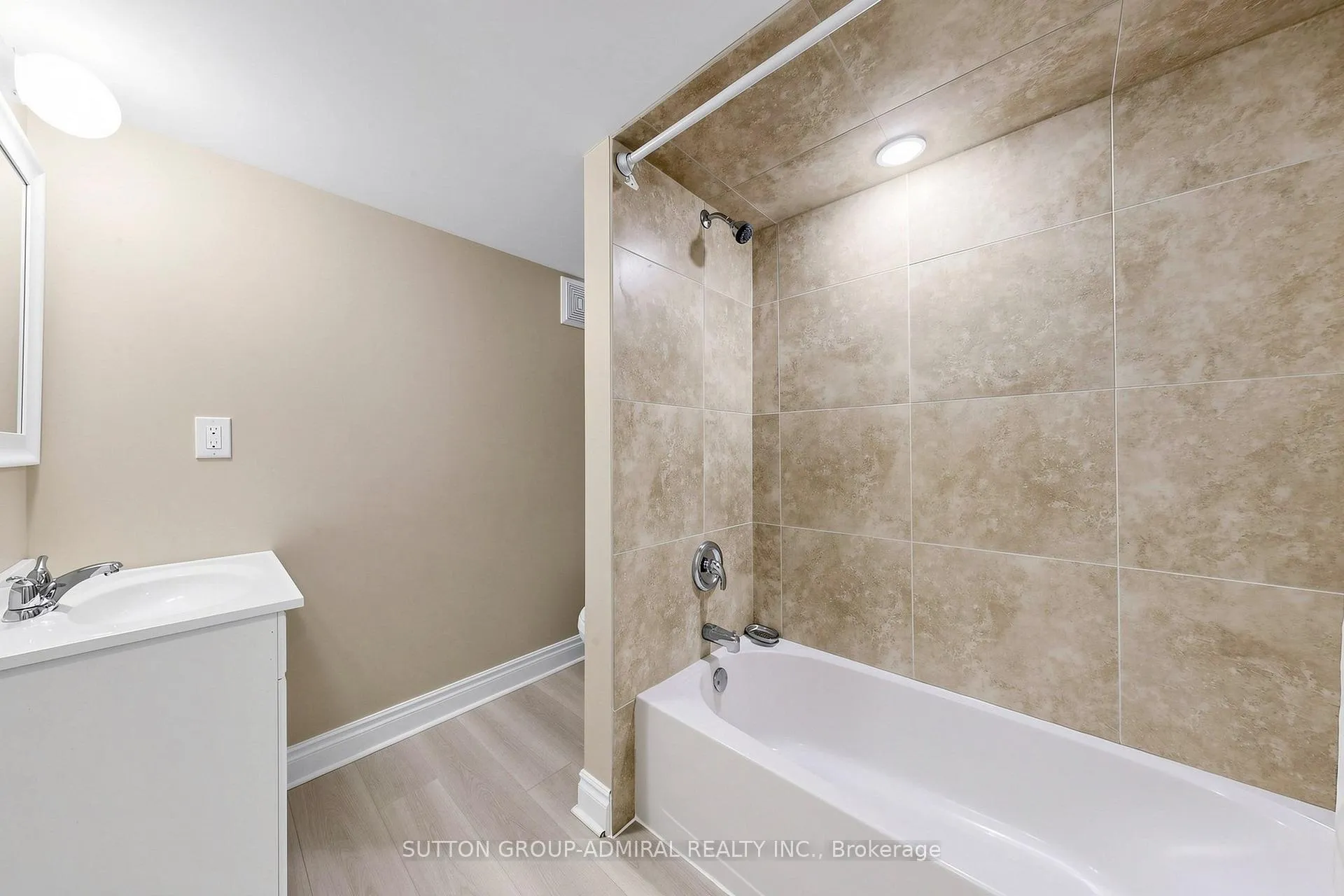 Photo 37 of 16 Cherry Bush Road, Vaughan, Patterson — HOMEH