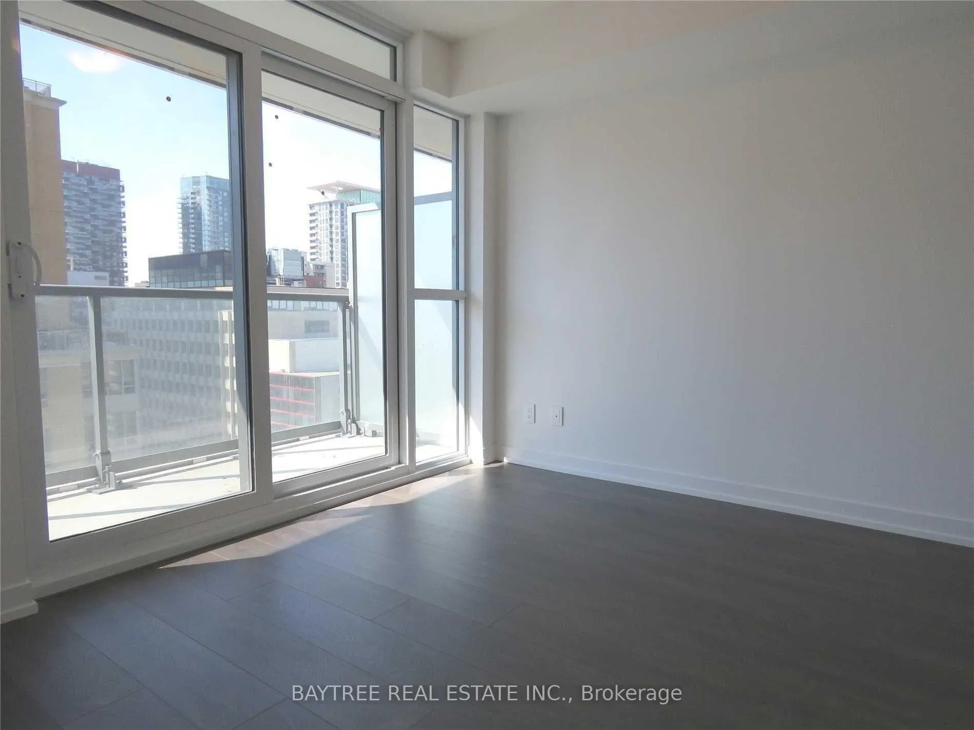 Photo 3 of Unit 1707, 125 Redpath Avenue, Toronto, Mount Pleasant West — HOMEH