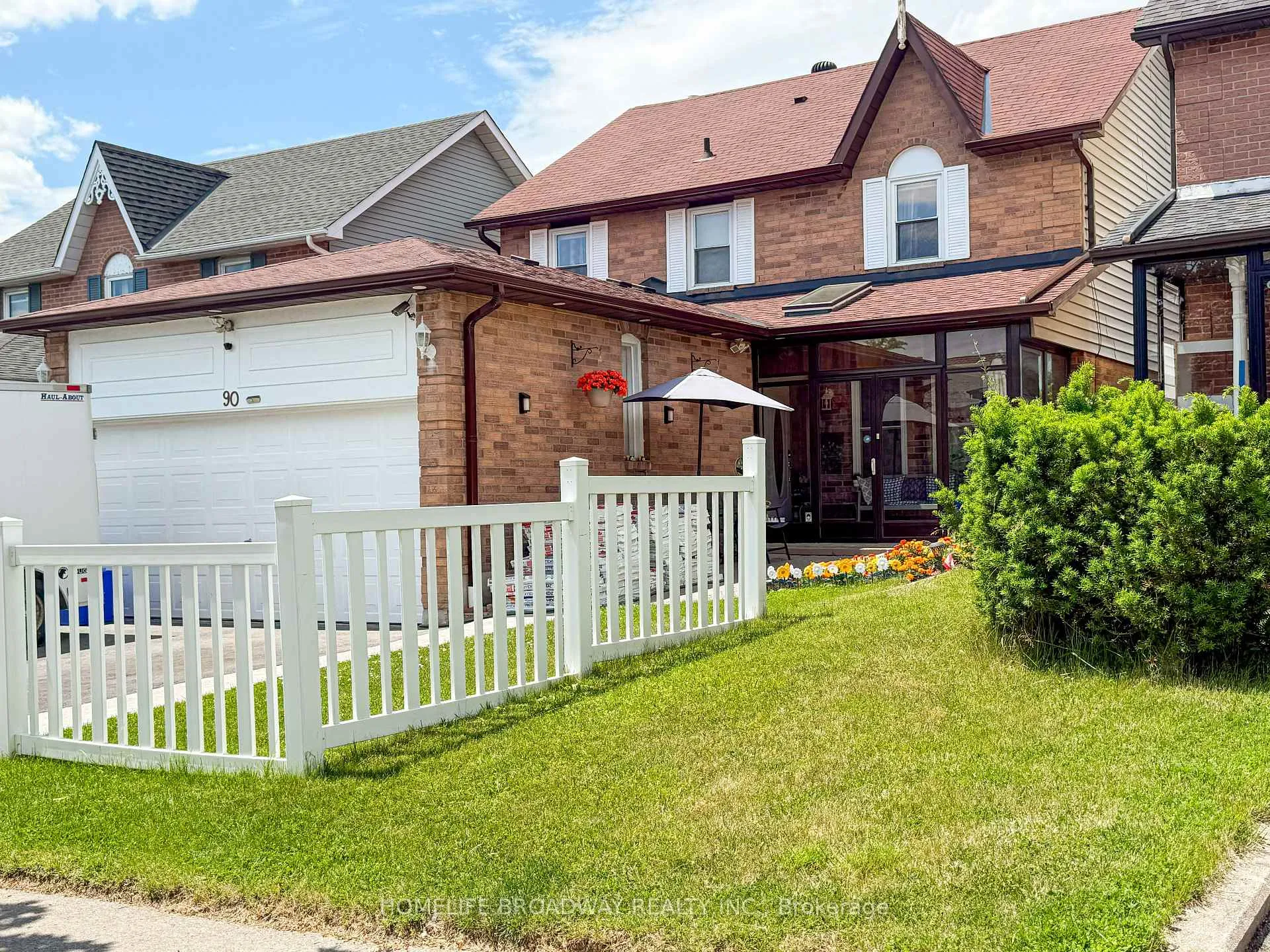Photo 3 of 90 Chapman Drive, Ajax, Central — HOMEH