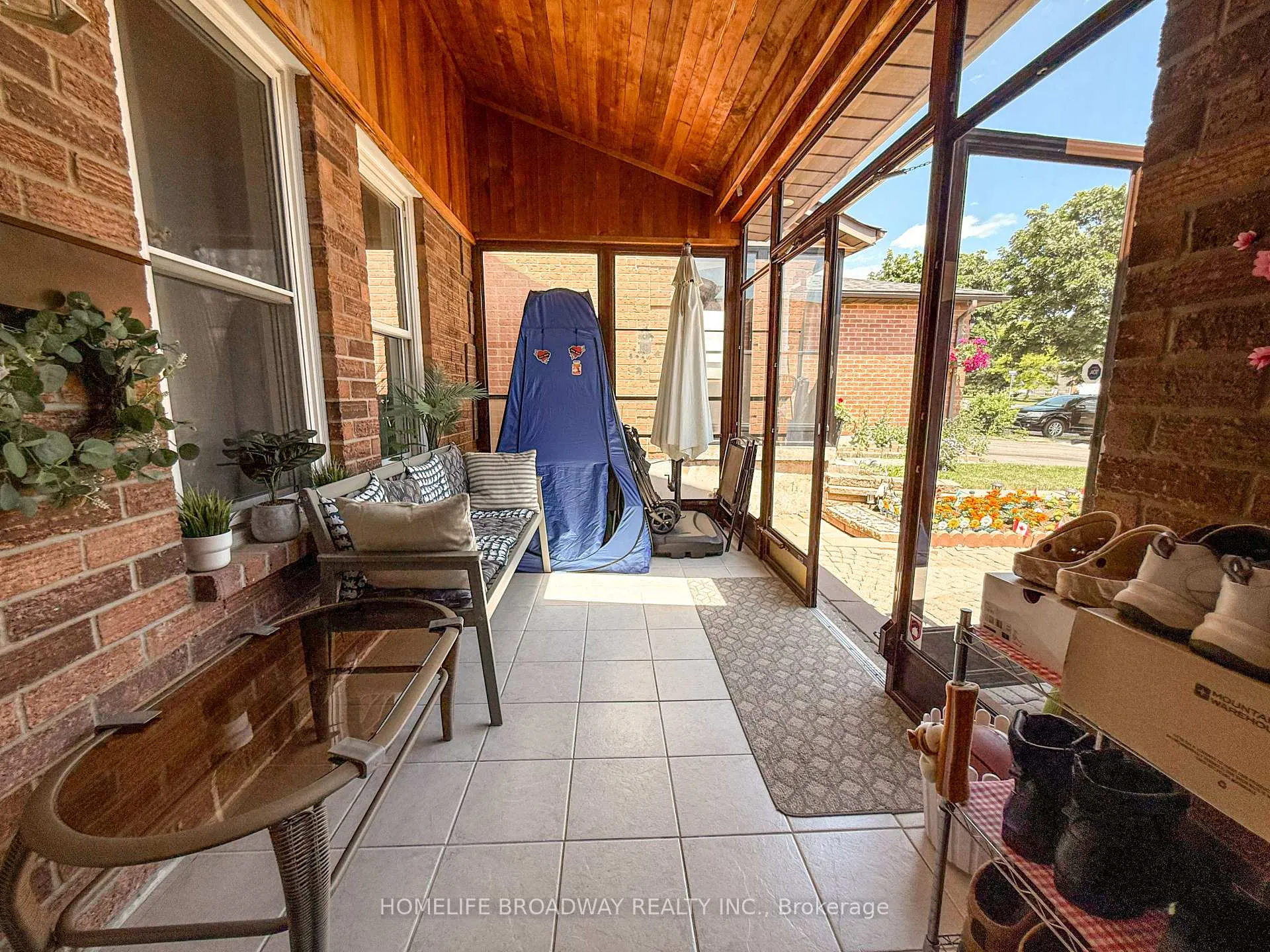 Photo 12 of 90 Chapman Drive, Ajax, Central — HOMEH