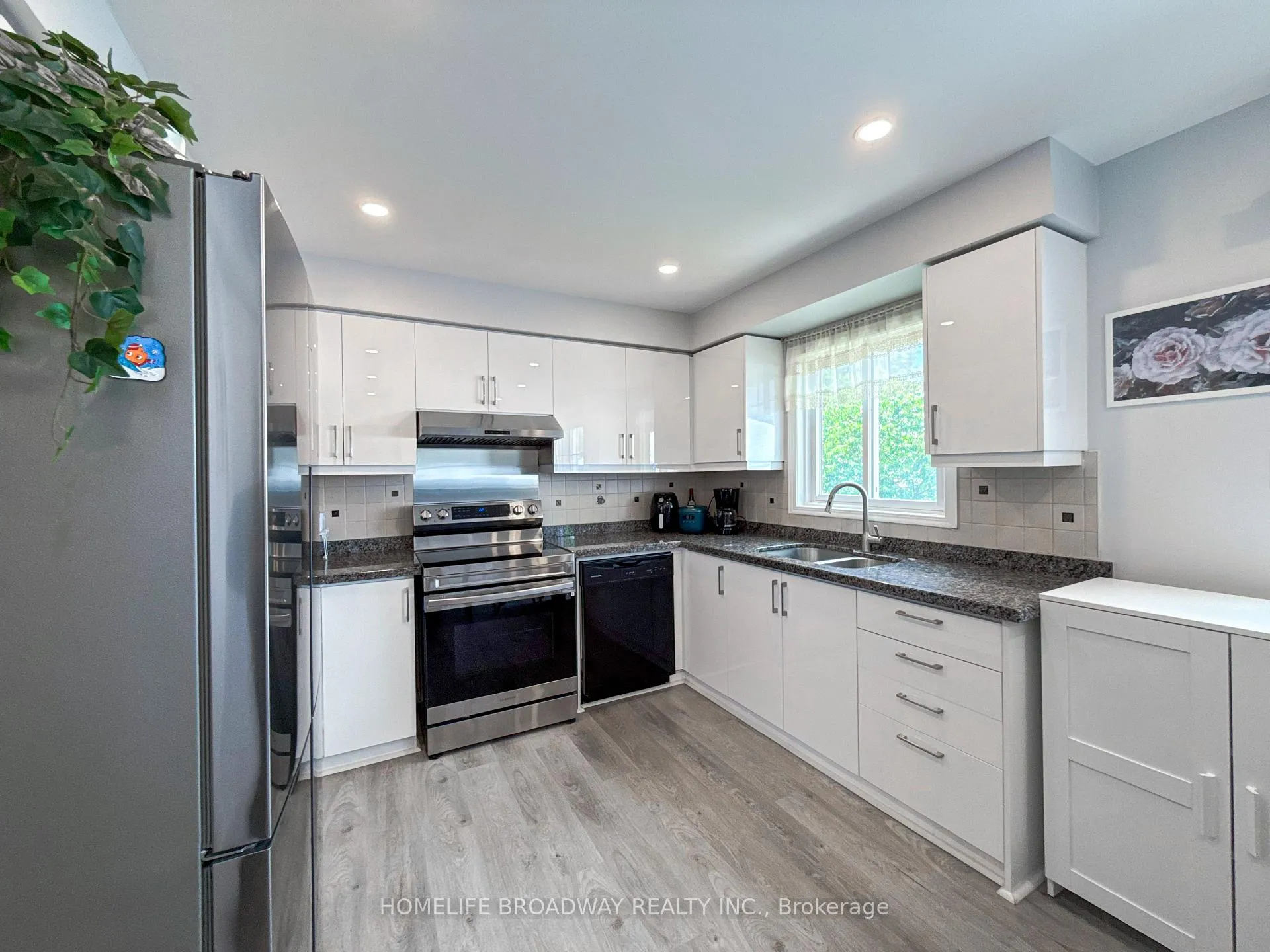 Photo 20 of 90 Chapman Drive, Ajax, Central — HOMEH