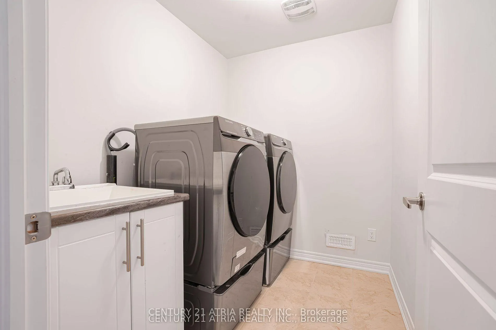 Photo 36 of 1469 Davis Loop, Innisfil, Lefroy — HOMEH