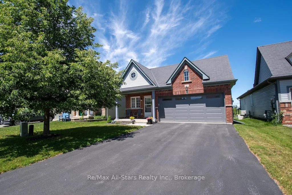 Photo 2 of 72 Cook Street, Kawartha Lakes, Lindsay — HOMEH