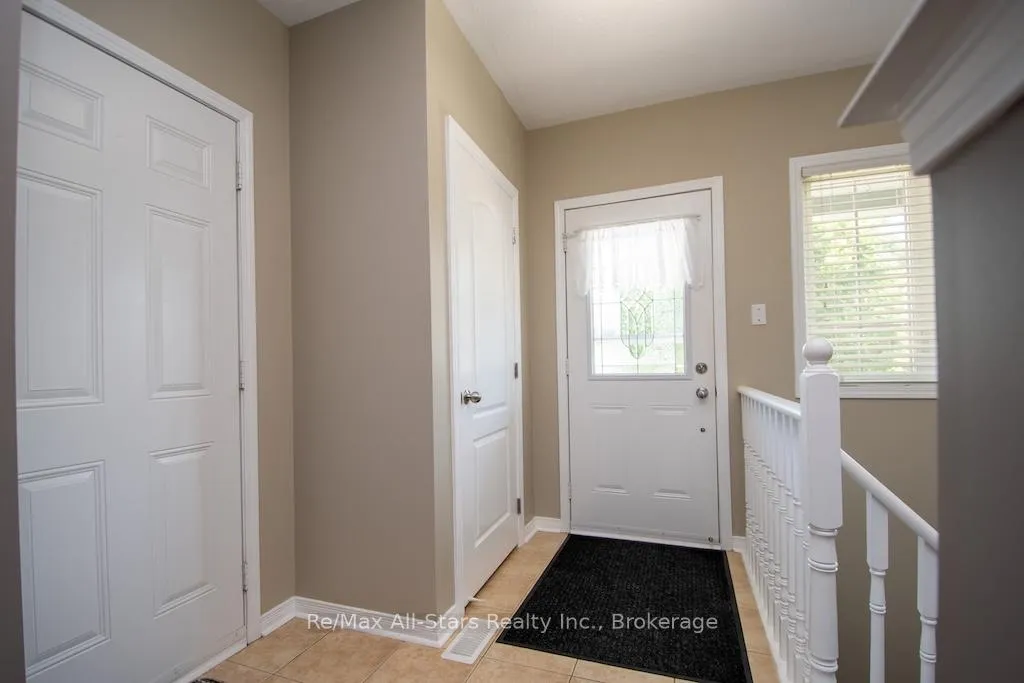 Photo 3 of 72 Cook Street, Kawartha Lakes, Lindsay — HOMEH