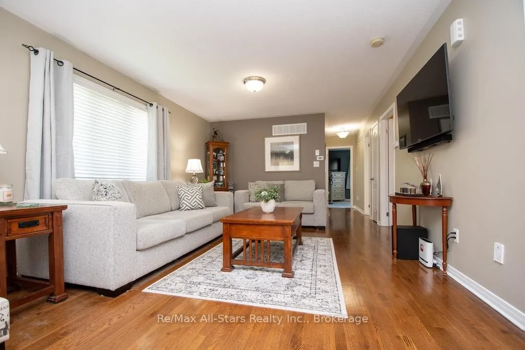 Photo 6 of 72 Cook Street, Kawartha Lakes, Lindsay — HOMEH