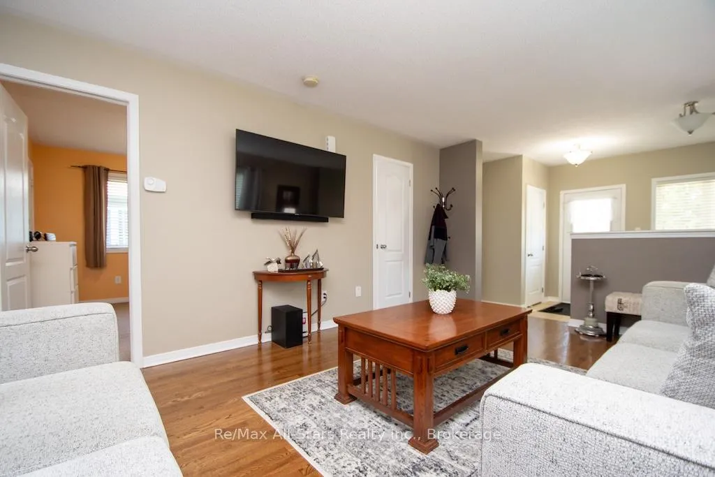 Photo 8 of 72 Cook Street, Kawartha Lakes, Lindsay — HOMEH