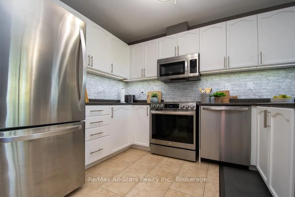 Photo 13 of 72 Cook Street, Kawartha Lakes, Lindsay — HOMEH