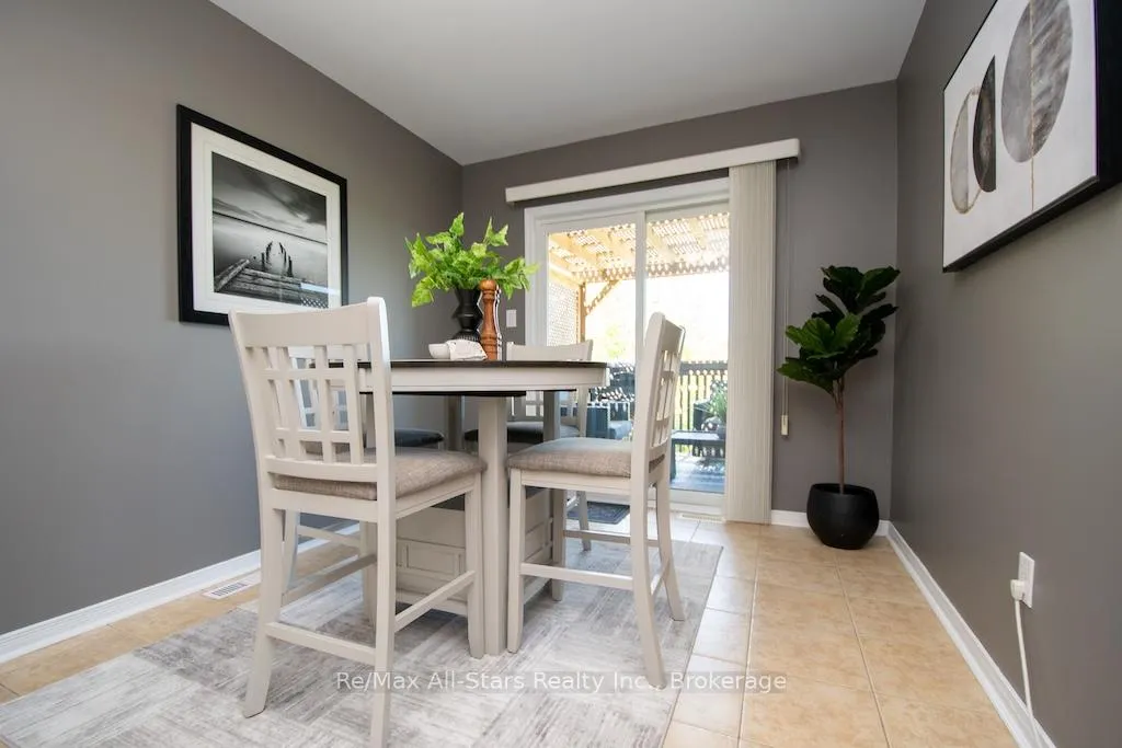 Photo 14 of 72 Cook Street, Kawartha Lakes, Lindsay — HOMEH
