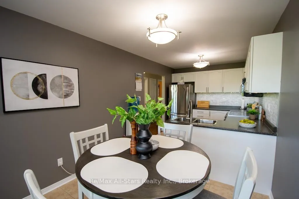 Photo 15 of 72 Cook Street, Kawartha Lakes, Lindsay — HOMEH