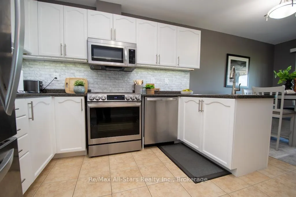 Photo 16 of 72 Cook Street, Kawartha Lakes, Lindsay — HOMEH