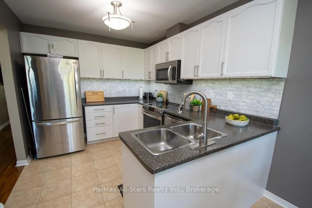 Photo 17 of 72 Cook Street, Kawartha Lakes, Lindsay — HOMEH