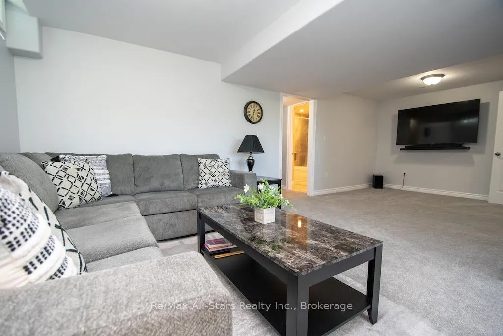 Photo 31 of 72 Cook Street, Kawartha Lakes, Lindsay — HOMEH