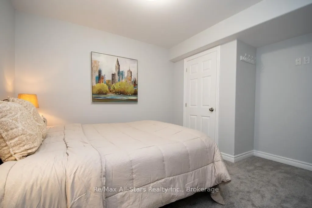 Photo 33 of 72 Cook Street, Kawartha Lakes, Lindsay — HOMEH
