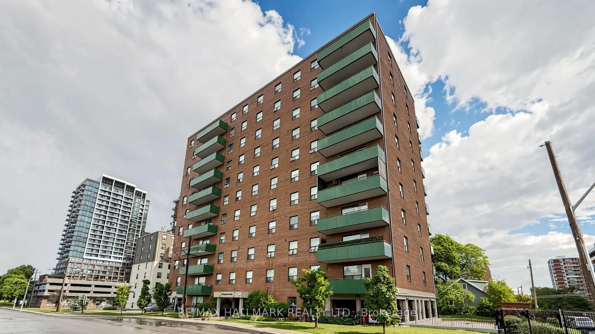 Photo 2 of Unit 402, 49 Queen Street E, Mississauga, Port Credit — HOMEH